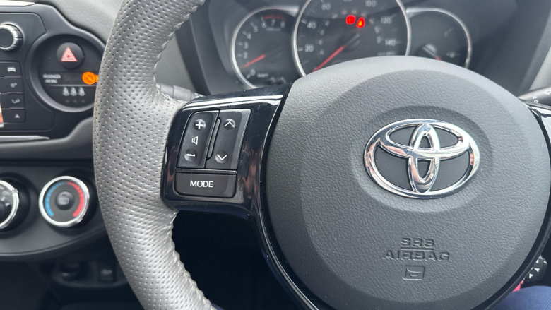 Toyota Yaris 1.33 VVT-i Design 5dr Petrol Hatchback